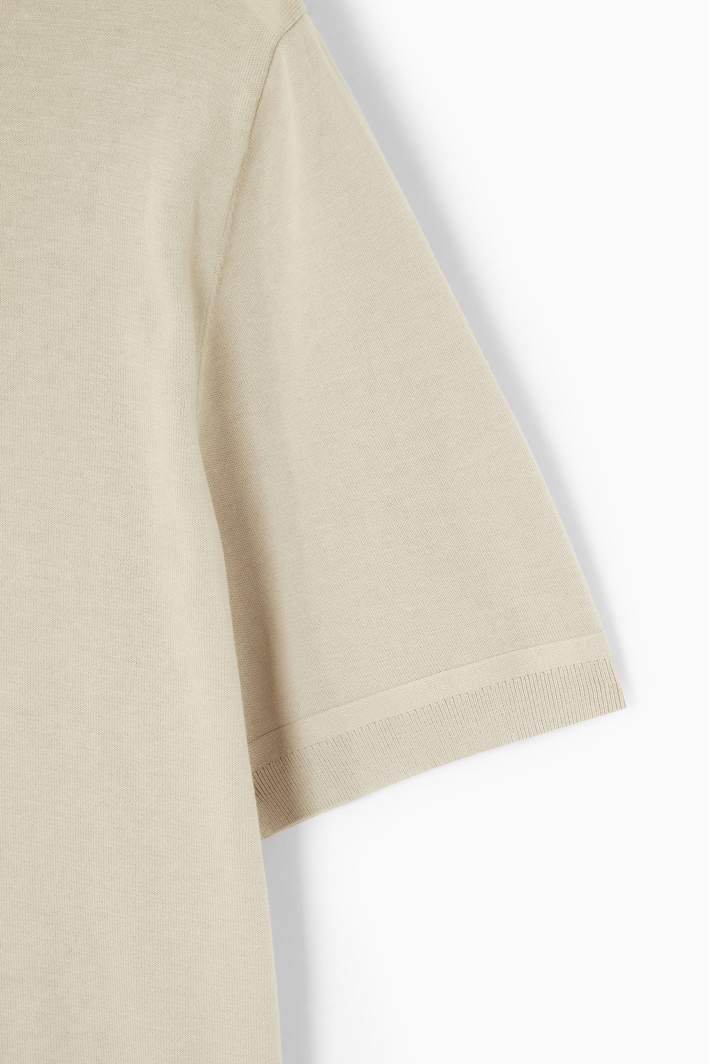 LIGHTWEIGHT KNITTED T-SHIRT