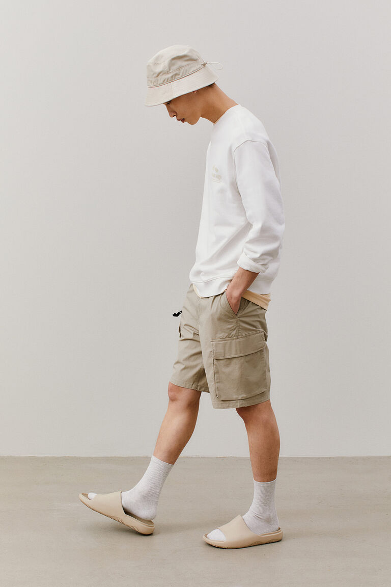 Regular Fit Kneelength cargo shorts