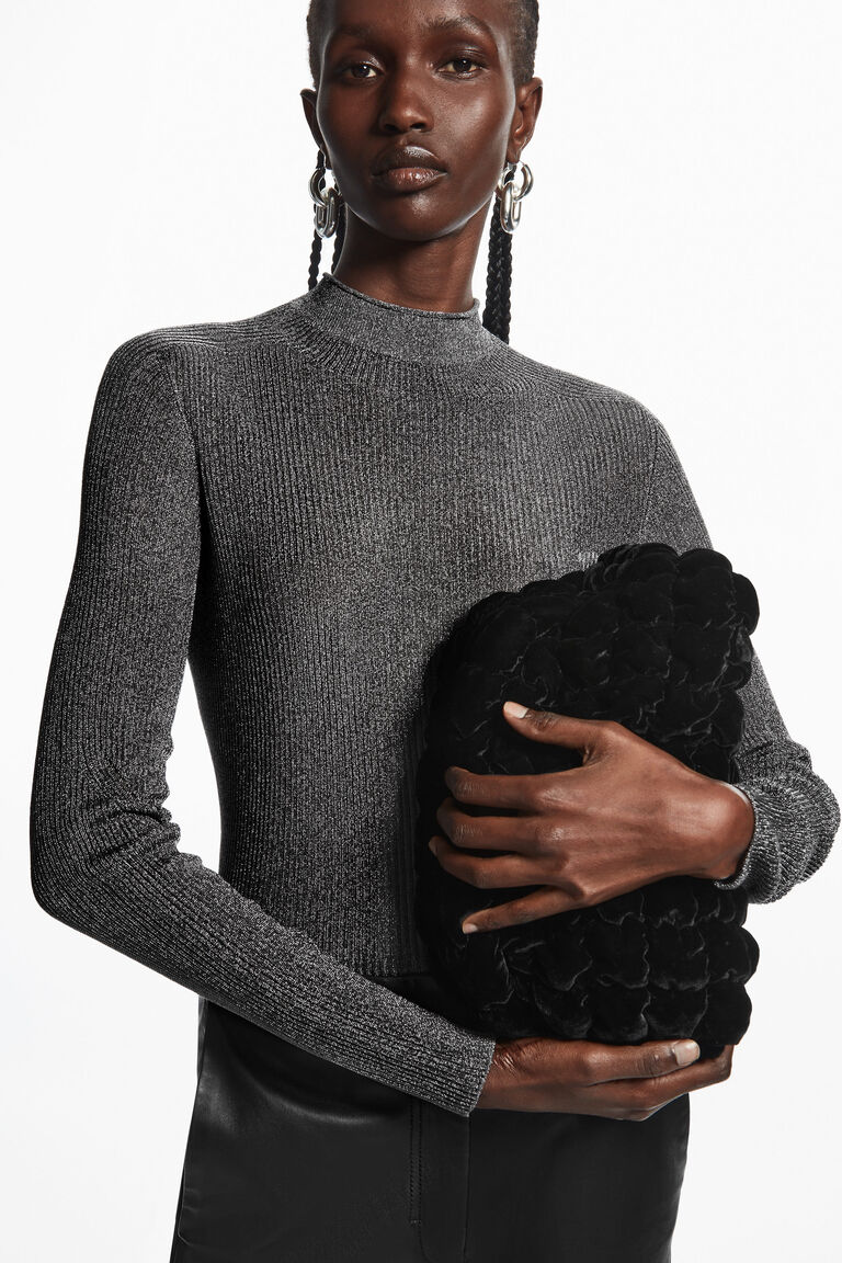 QUILTED VELVET CLUTCH BAG