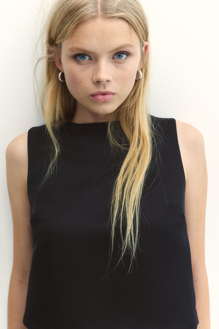 Bow-detail deep-back top