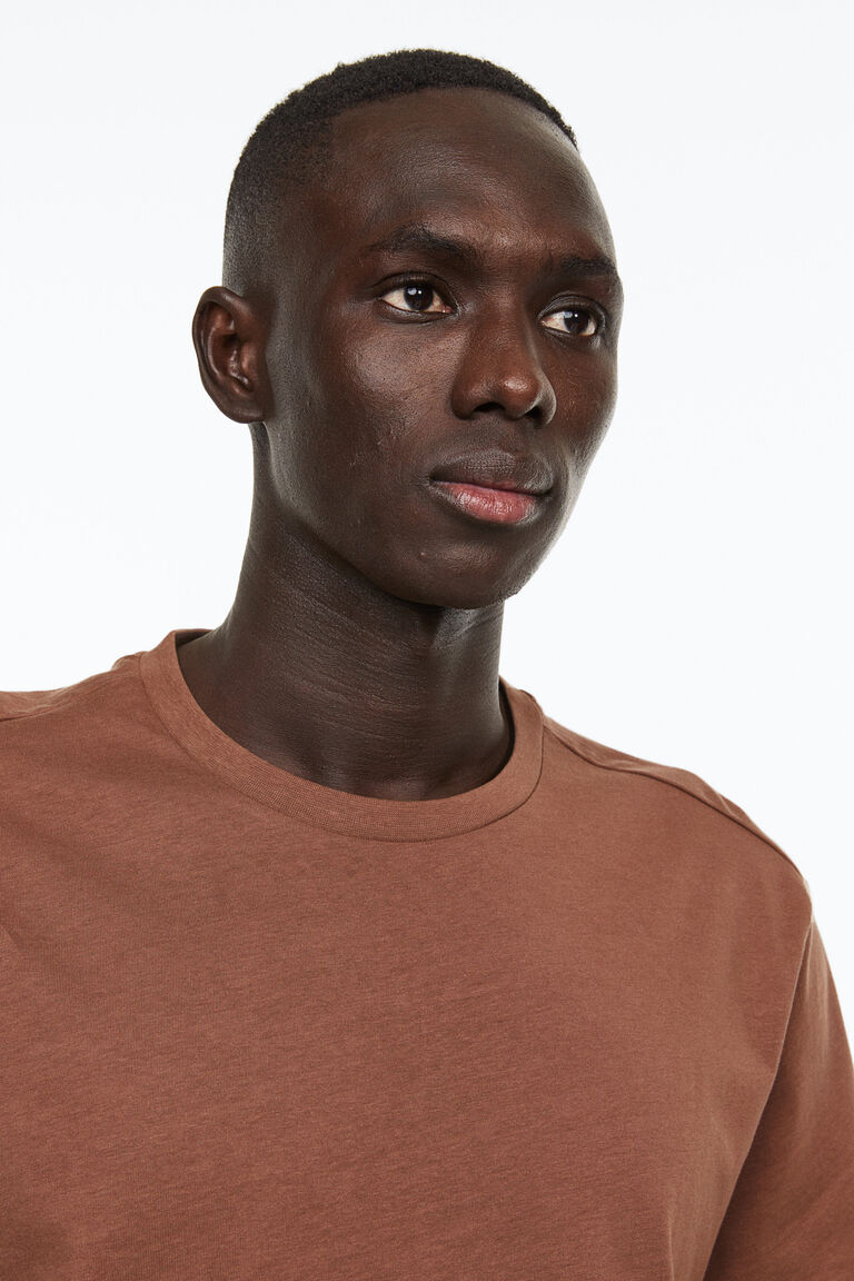 Round Neck Slim Fit T-shirt