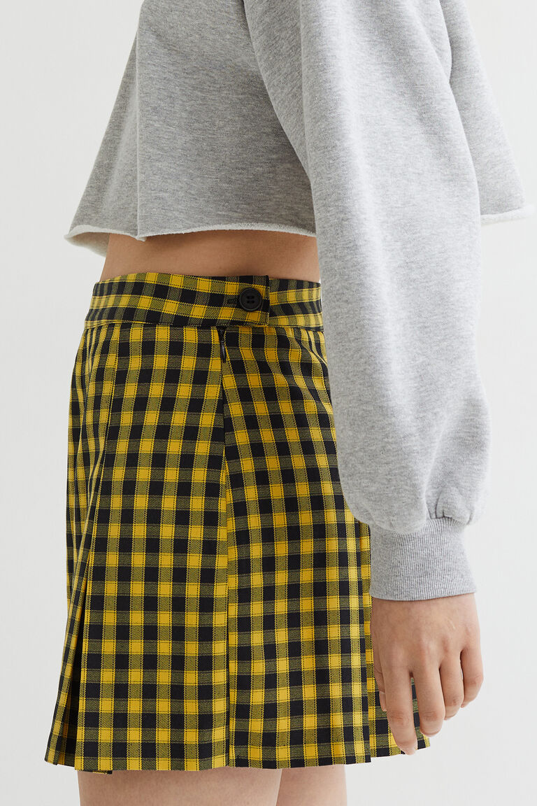Short twill skirt
