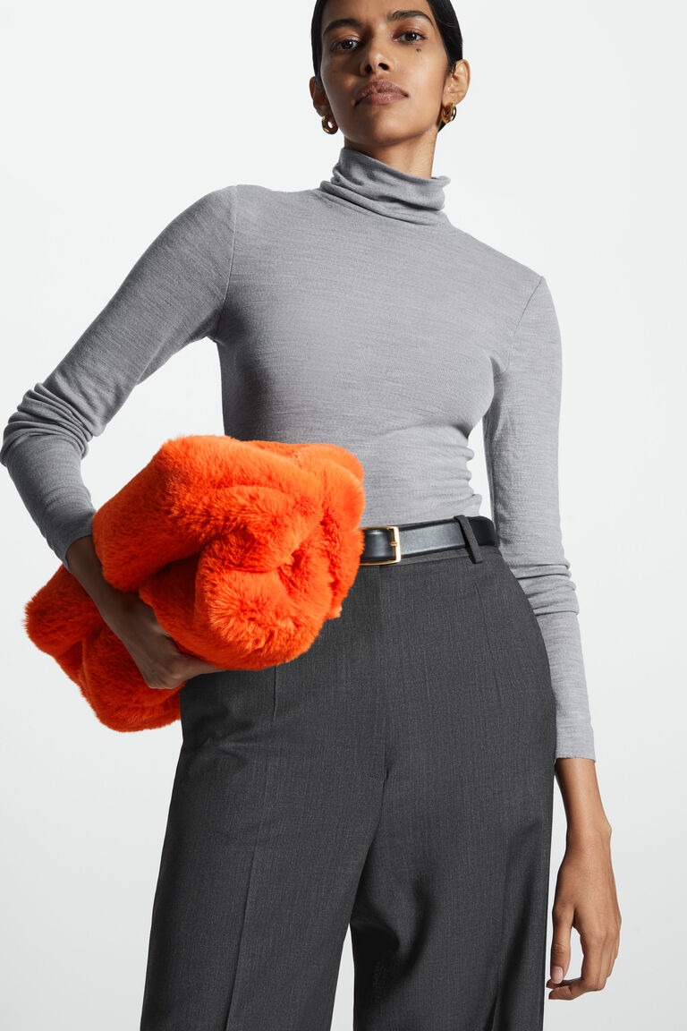 SLIM-FIT MERINO WOOL TURTLENECK TOP
