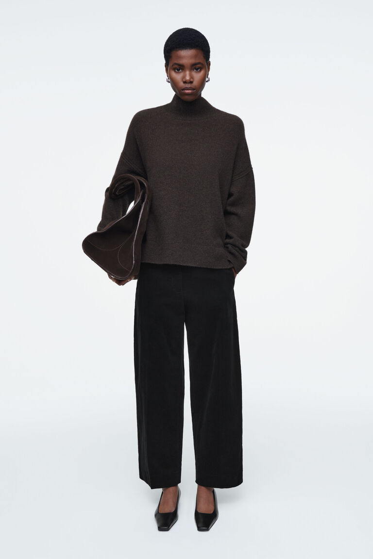 CROPPED CORDUROY TROUSERS