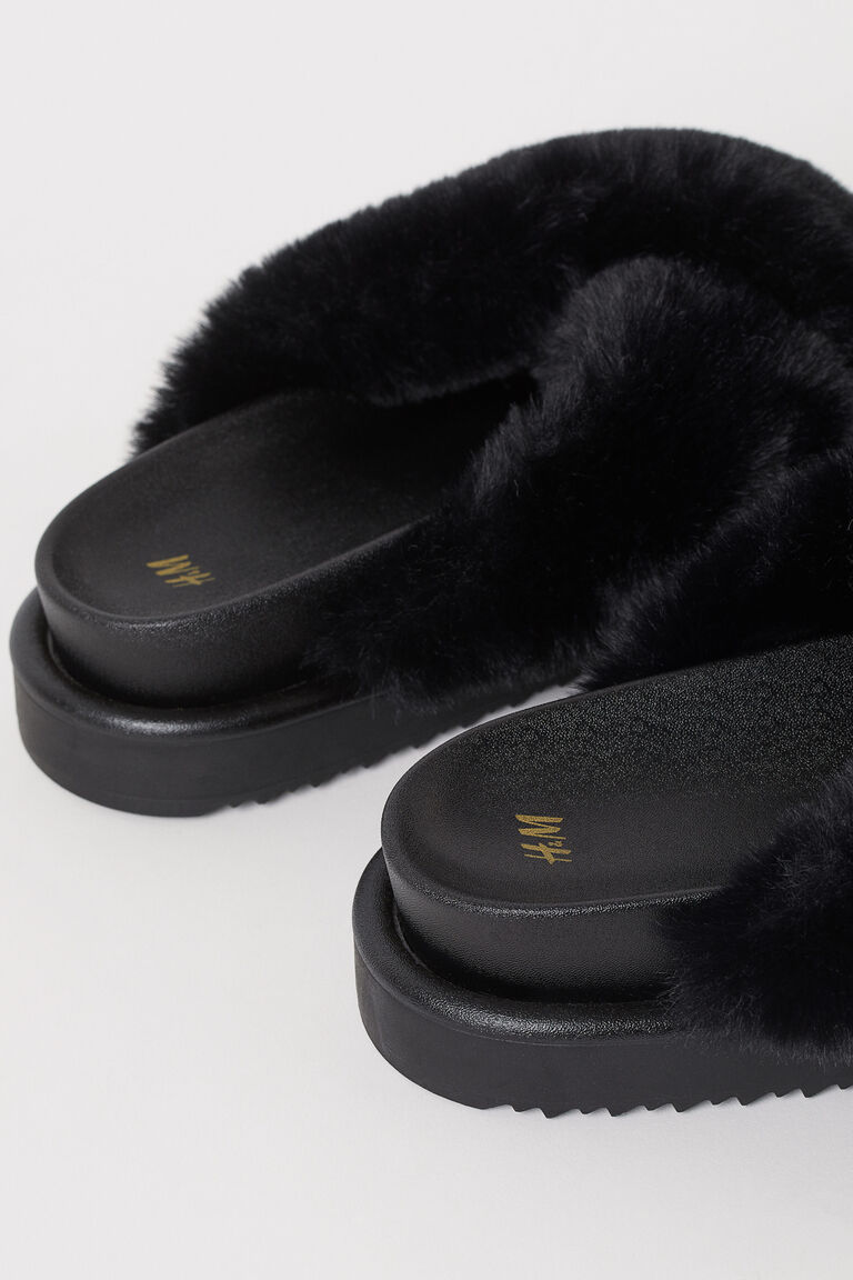Faux fur slippers
