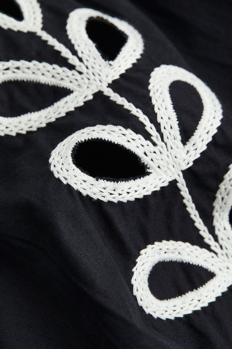 Puffsleeved embroidered blouse