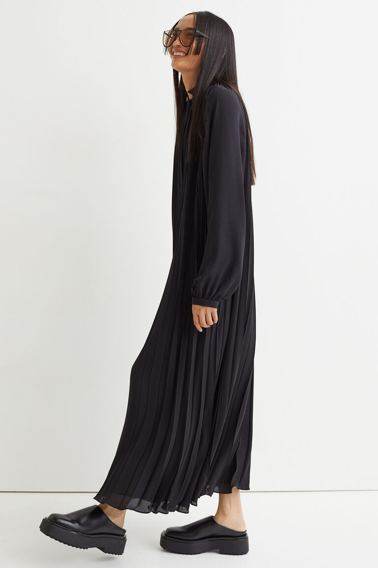 Tesni Pleated Maxi Dress