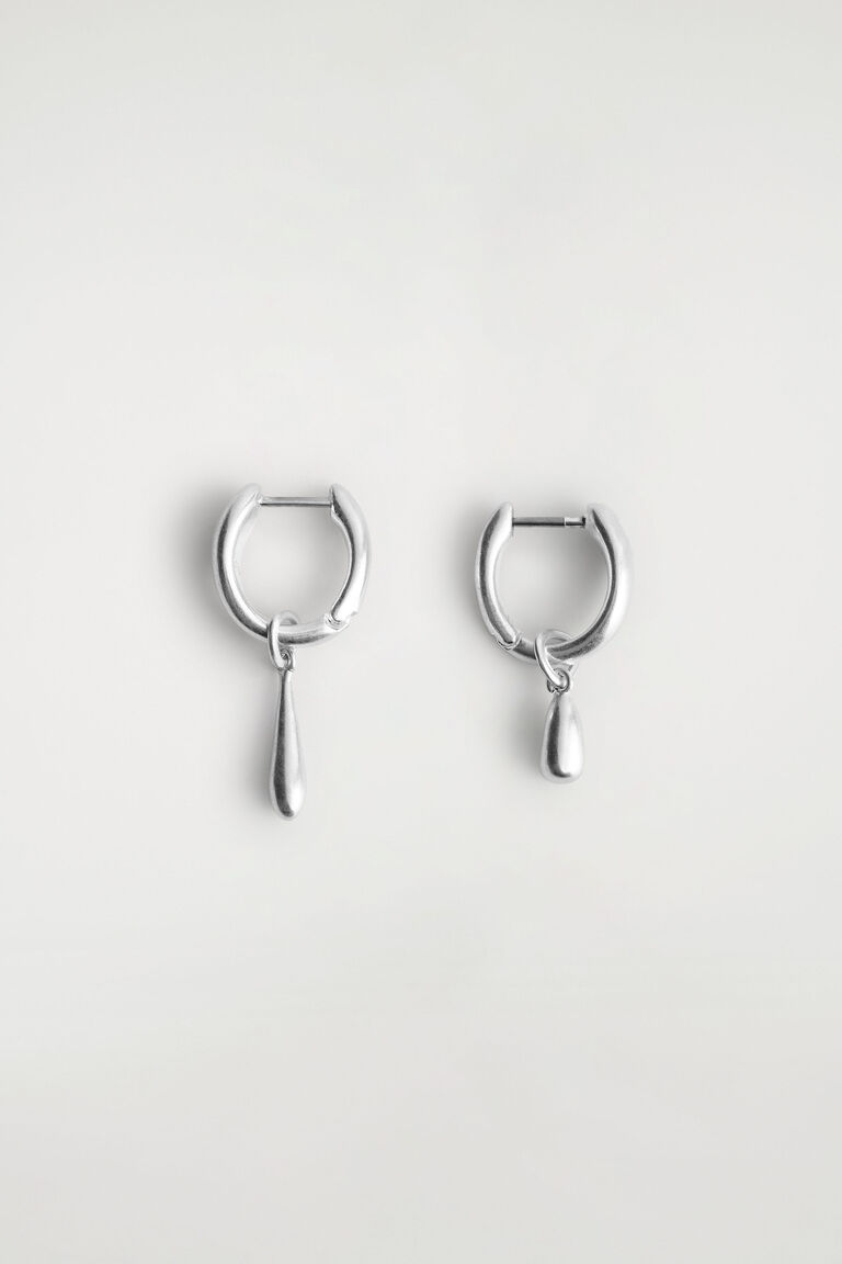 MISMATCHED TEARDROP HOOP EARRINGS