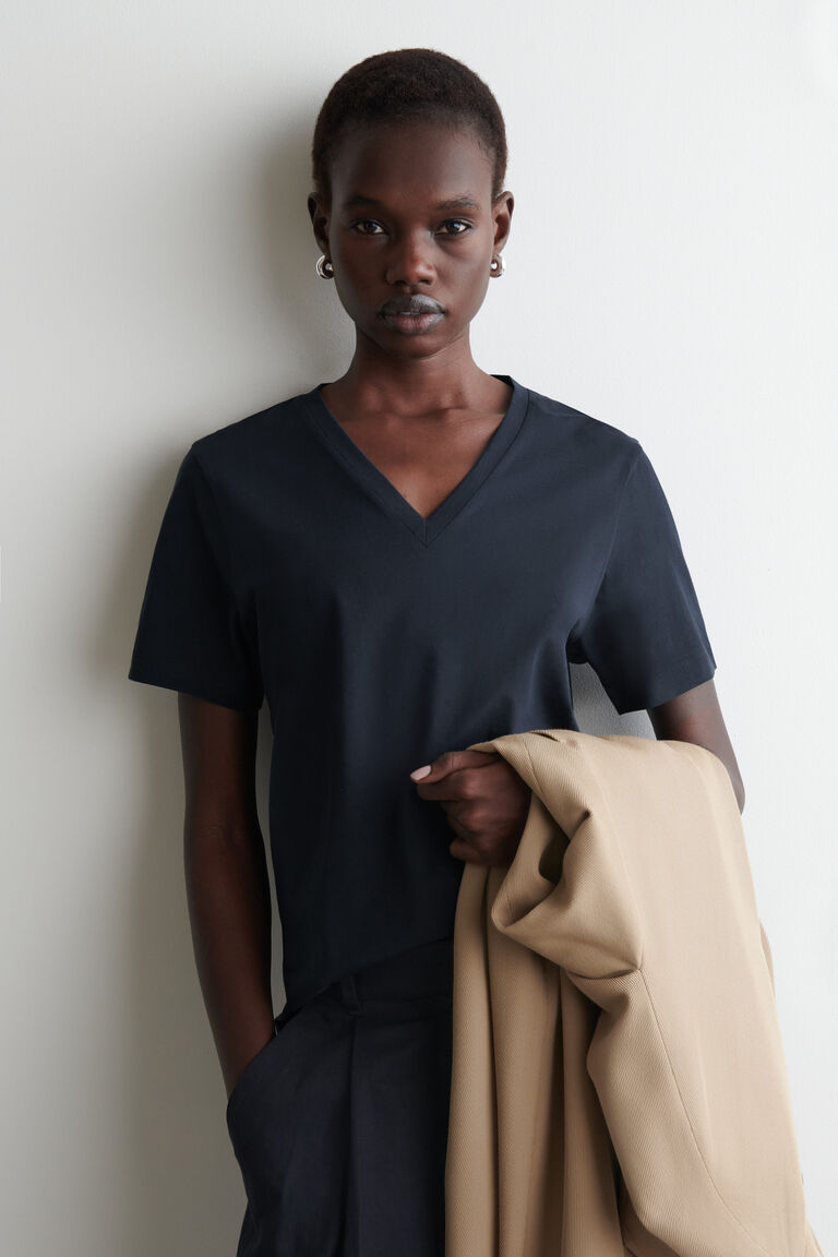 V-NECK COTTON T-SHIRT