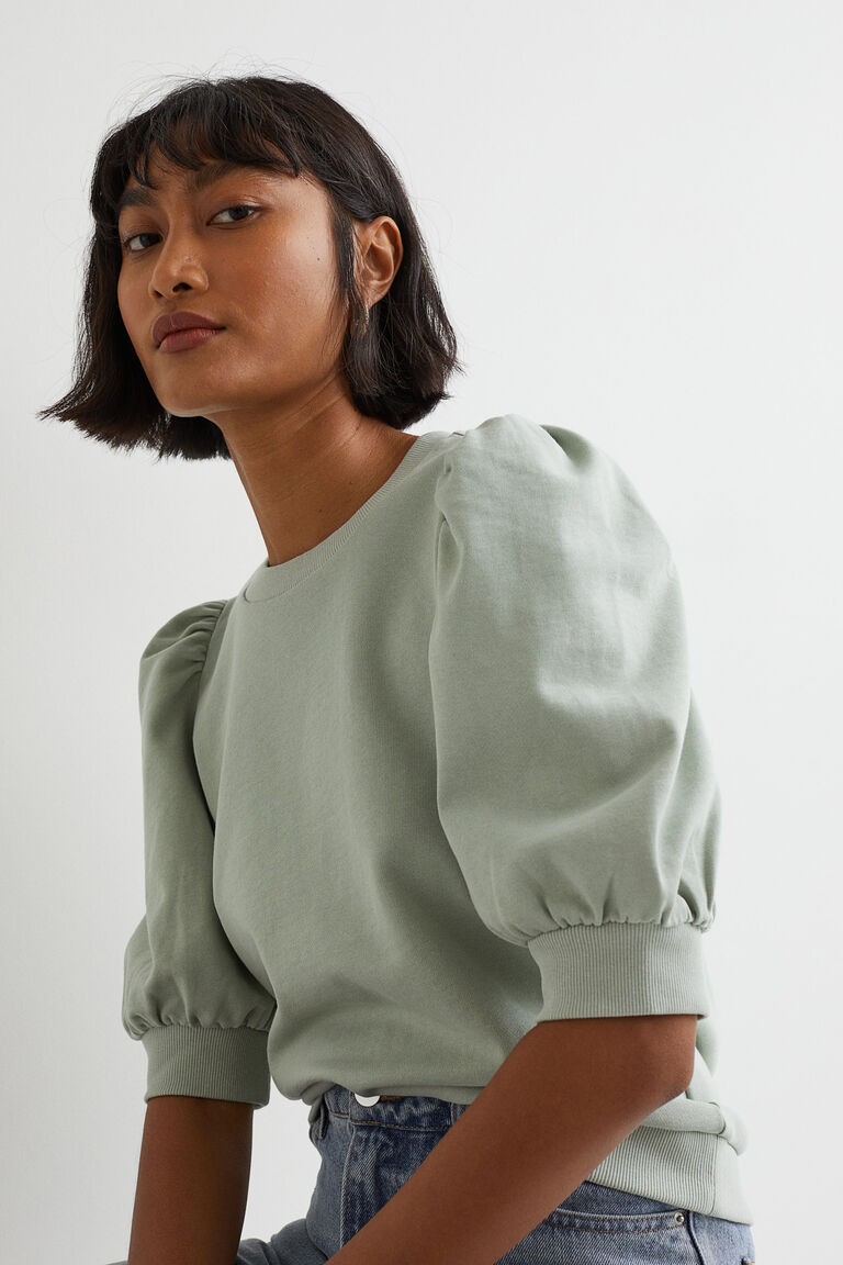 Puffsleeved top