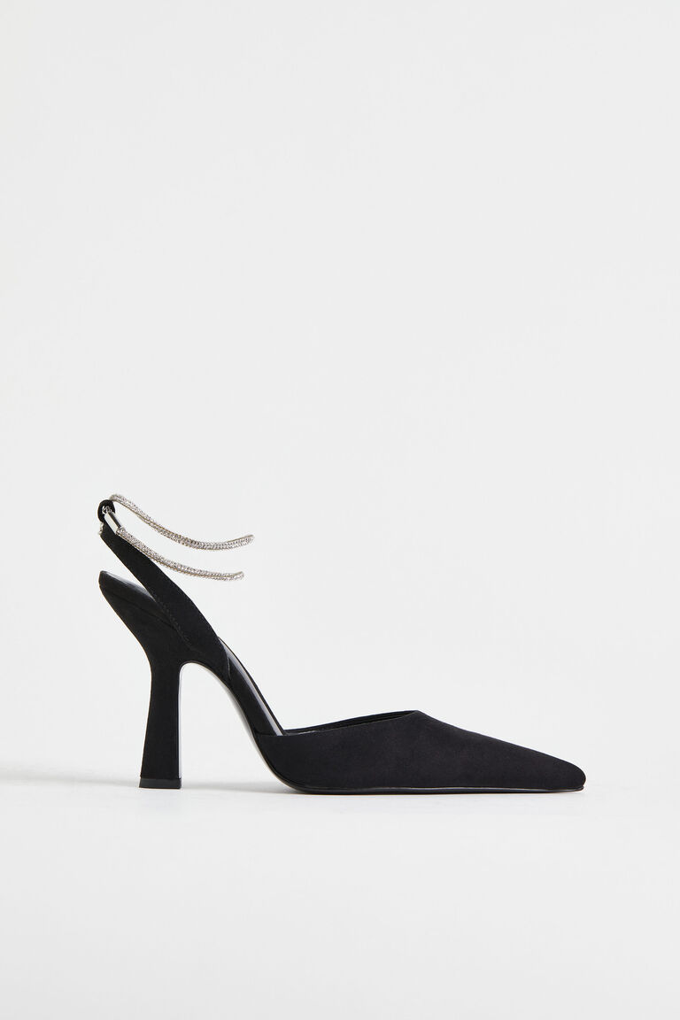 Rhinestone chaindetail court shoes