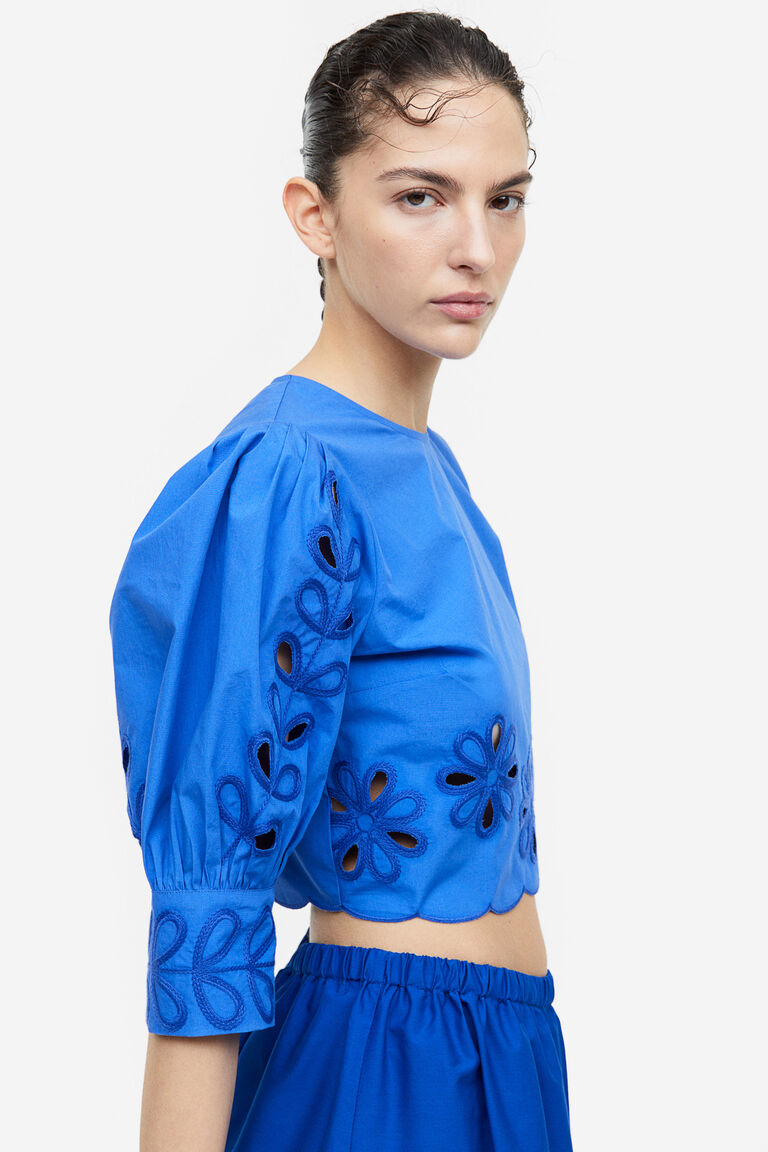 Puffsleeved embroidered blouse