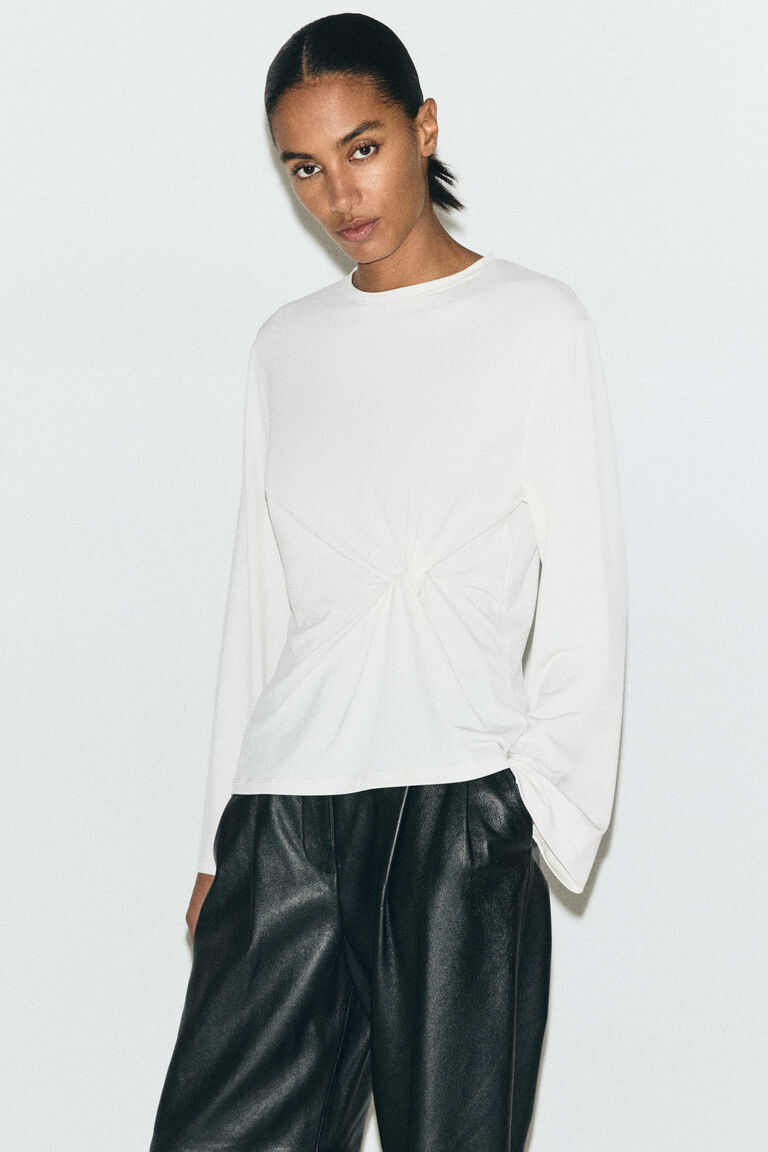 Twist-detail top