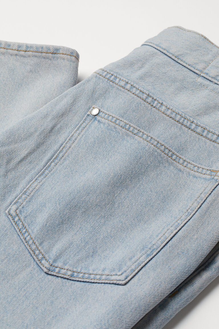 Relaxed Tapered Jeans