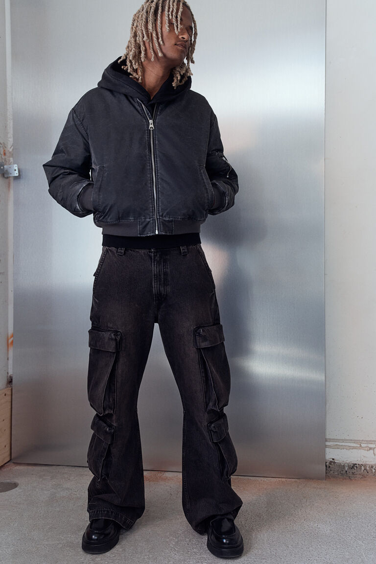 【Anyone more】Worry Cargo Black Denim Bootcut Pants Var denim black Wide-leg cargo jeans - Buy Online | Terranova