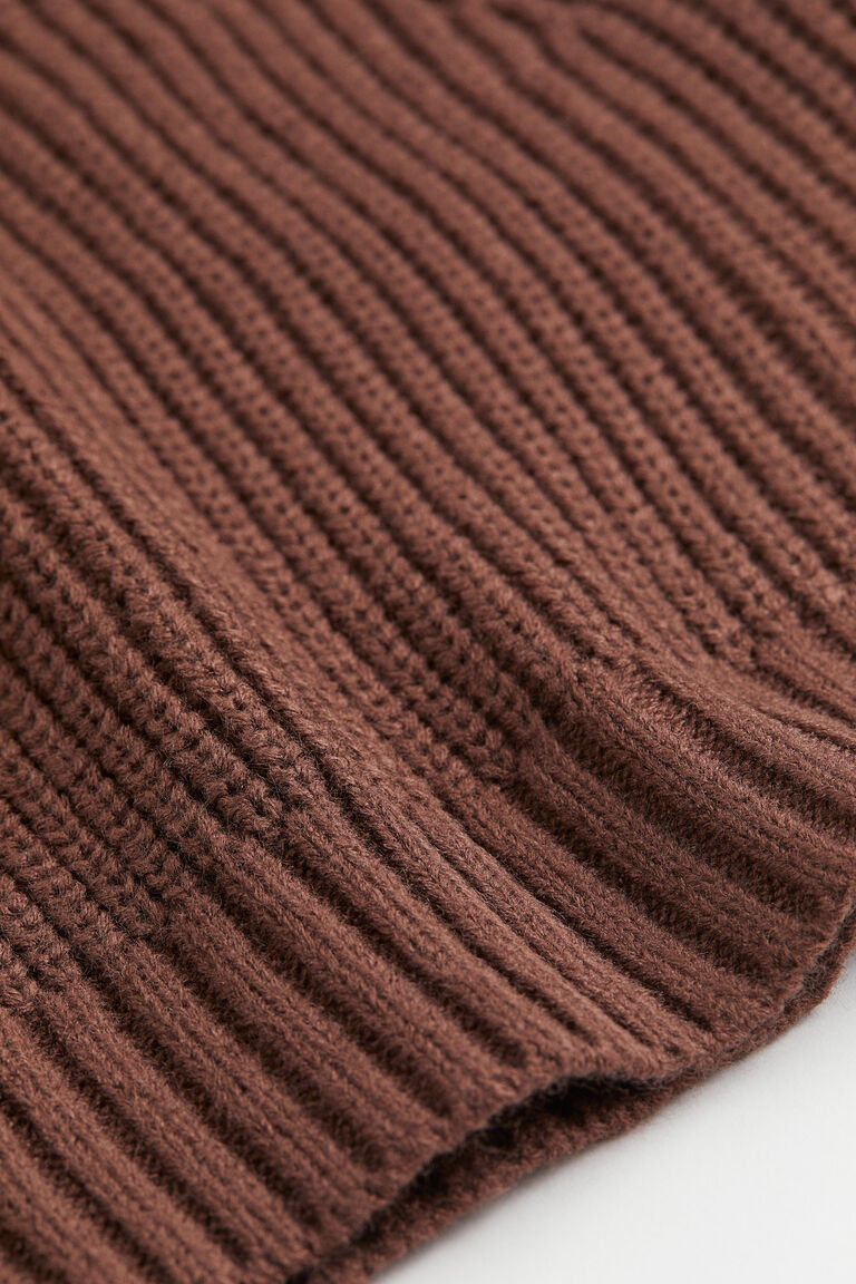 Cropped sweater vest