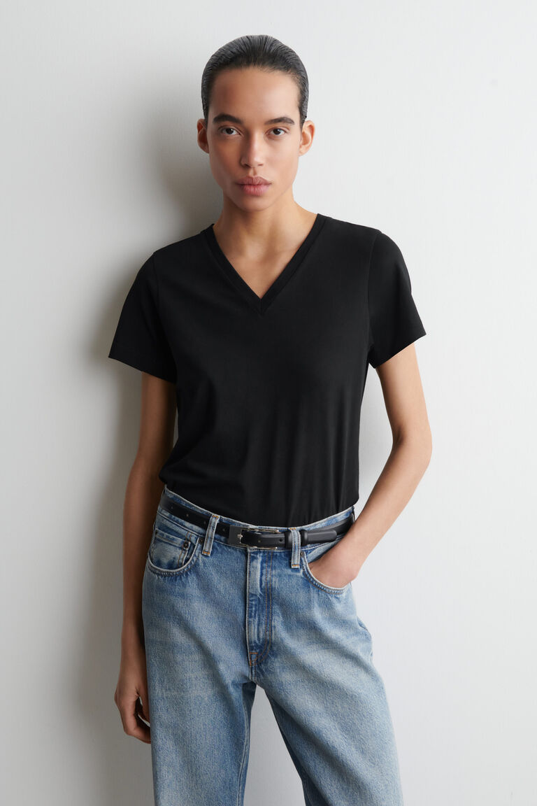 เสื้อยืดคอตตอนคอวี