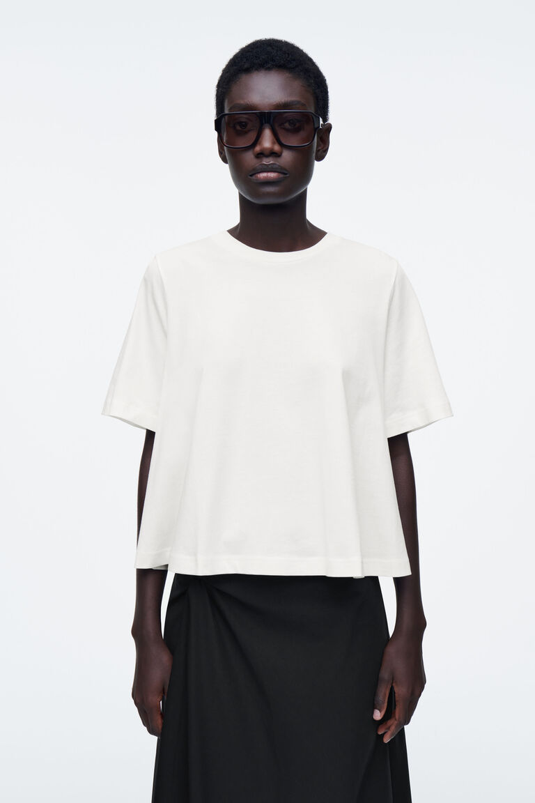 RELAXED TRAPEZE T-SHIRT