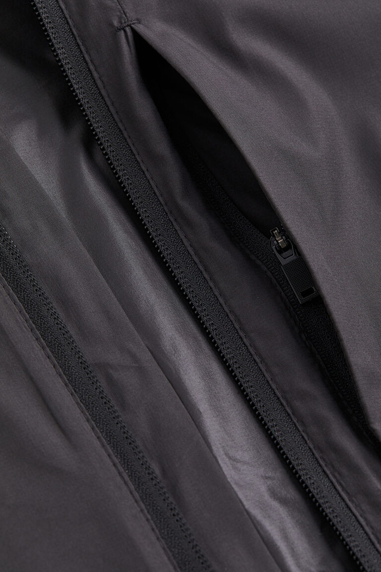 Sports windbreaker