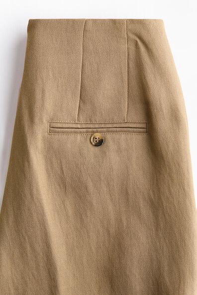 Бежевый