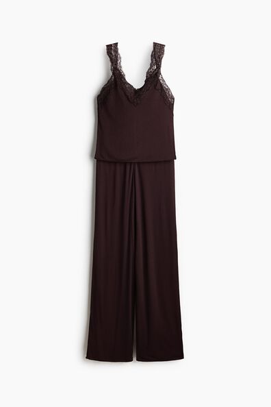 Lace-trimmed pyjamas