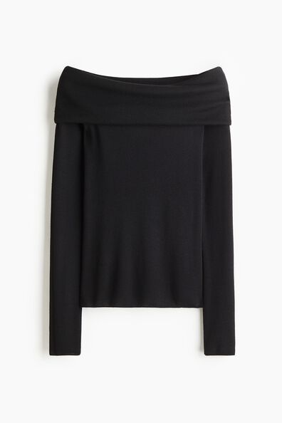 Off-the-shoulder jumper