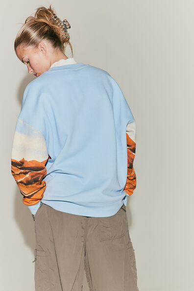 Oversized printed sweatshirt