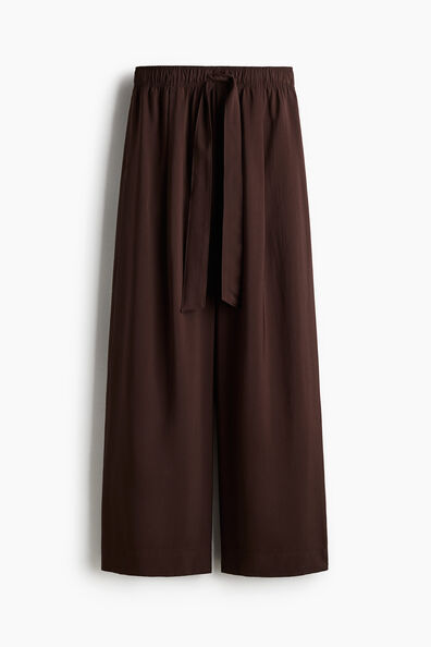 Wide tie-belt trousers