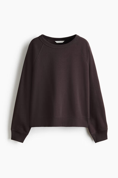 Raglan-sleeved sweatshirt