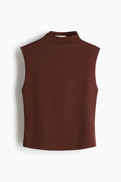 Sleeveless turtleneck top