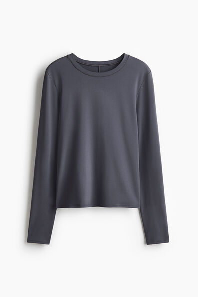 Sports top with DryMove™
