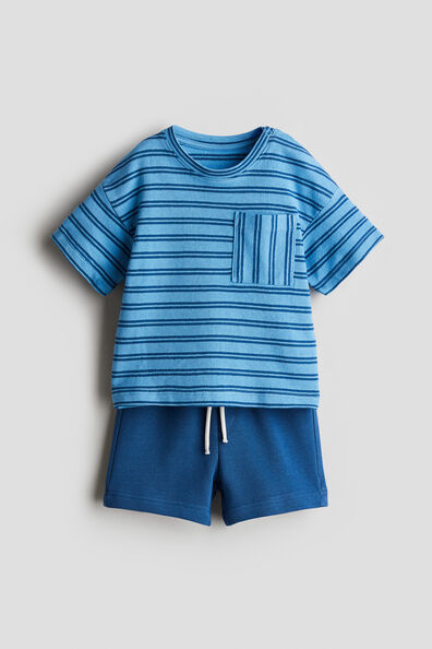 2-piece T-shirt and sweatshorts set