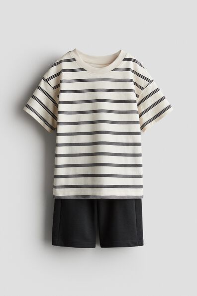 2-piece T-shirt and shorts set