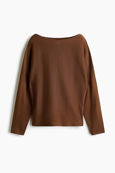 Off-the-shoulder jumper