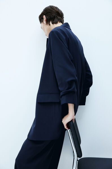 Gathered-sleeve jacket