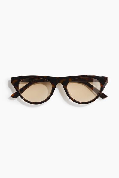 Cat-eye sunglasses