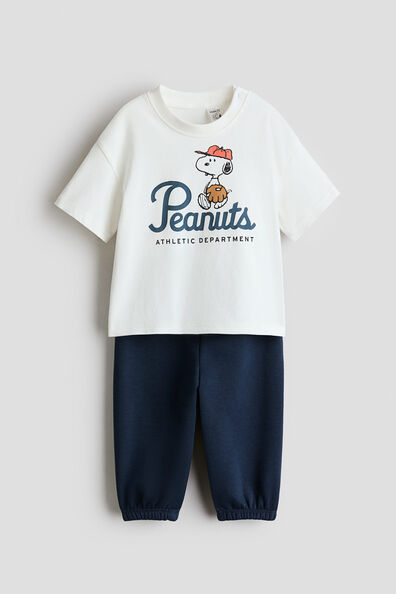2-piece T-shirt and joggers set