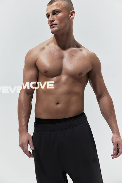 Loose Fit Sports joggers with DryMove™