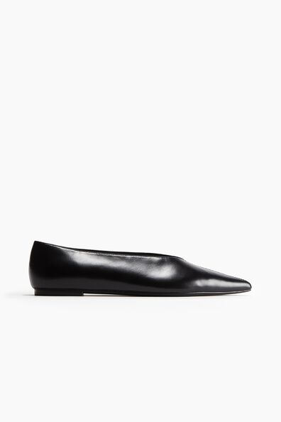 Pointed leather ballet pumps
