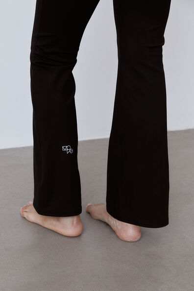 Flared sports trousers in DryMove™