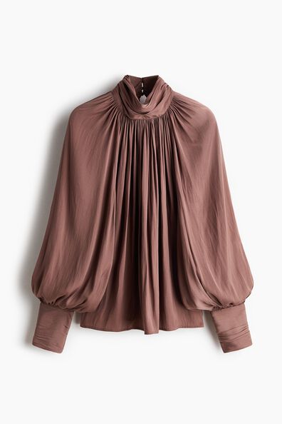 Balloon-sleeved blouse