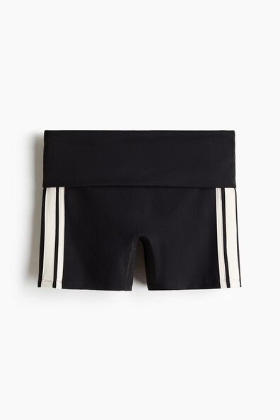 Foldover sports hotpants with SoftMove™