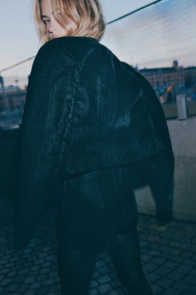 Чёрный