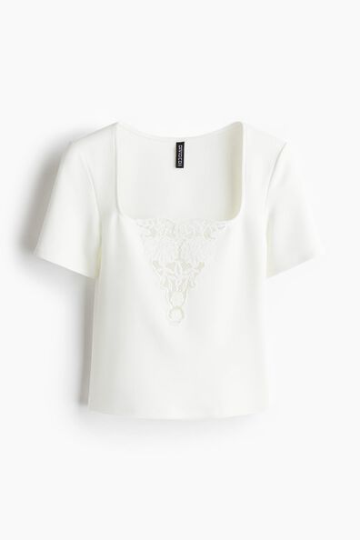 Broderie anglaise-detail top