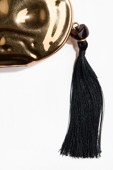 Asymmetric metal clutch
