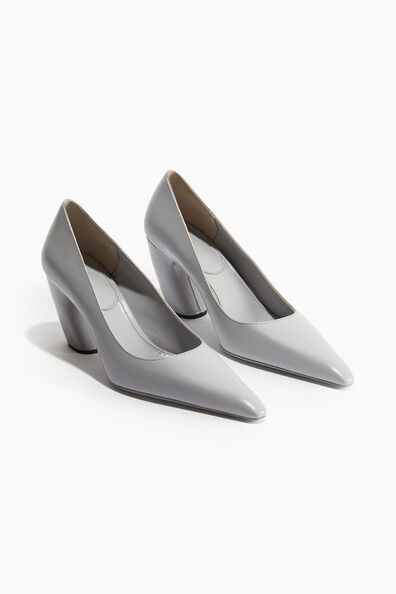 Leather court shoes