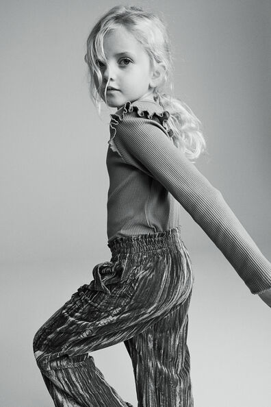 Frill-trimmed ribbed top