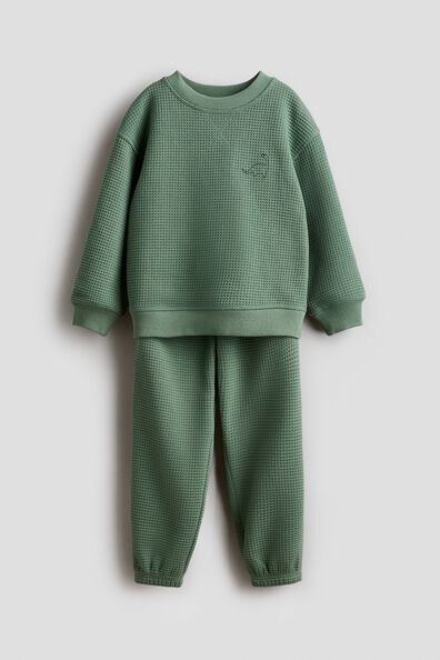 2-piece embroidered waffled set