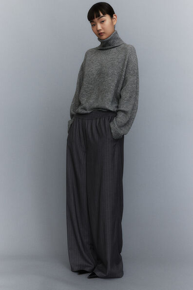 Oversized polo-neck jumper
