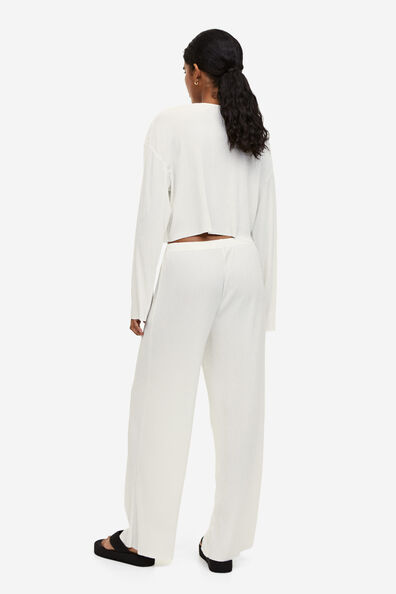 Crinkled trousers